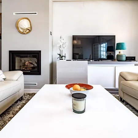 Charming 3-bedroom Townhouse In Aloha Pueblo With Breathtaking Views Holiday home *