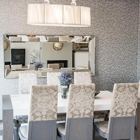 Holiday home Charming 3-bedroom Townhouse In Aloha Pueblo With Breathtaking Views Marbella
