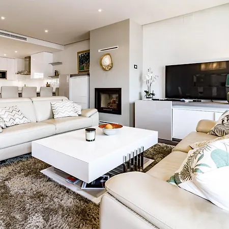 Charming 3-bedroom Townhouse In Aloha Pueblo With Breathtaking Views Holiday home Marbella