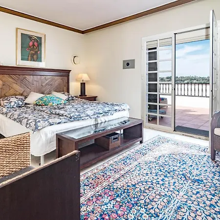 Charming 3-bedroom Townhouse In Aloha Pueblo With Breathtaking Views Holiday home